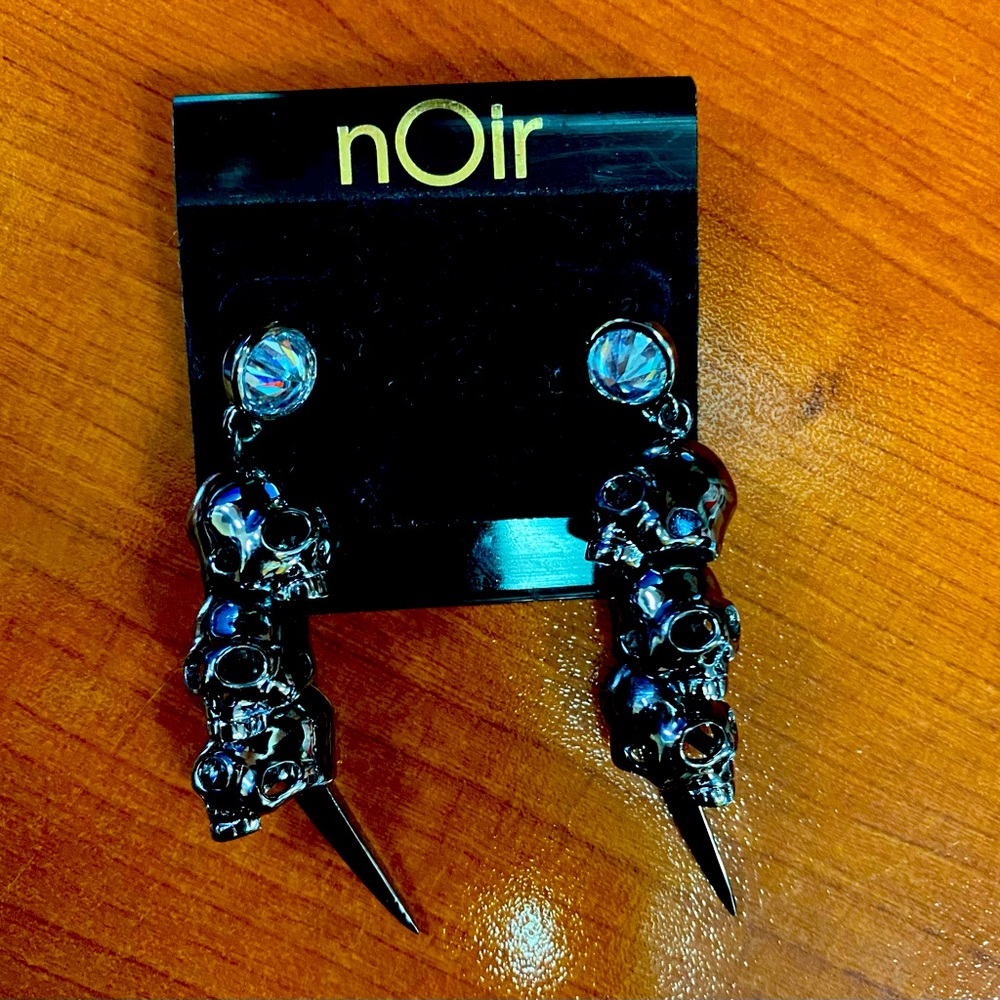 nOir skull earrings